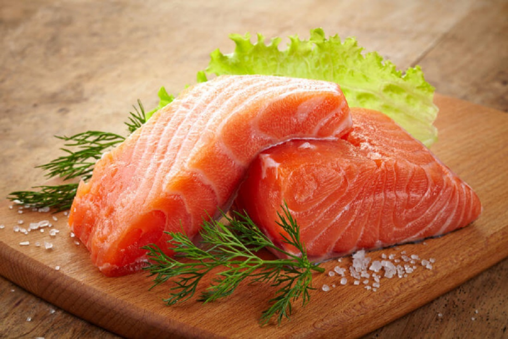 alimentos para queda de cabelo salmão